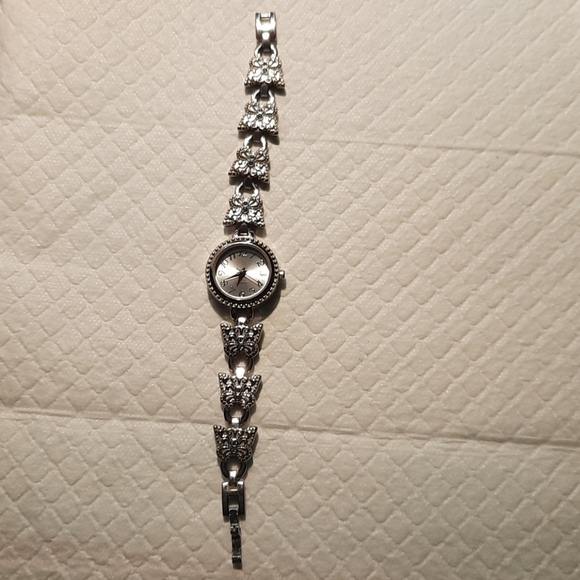 Butterfly ๐ฆ Silvertone Watch โ - Picture 1 of 9